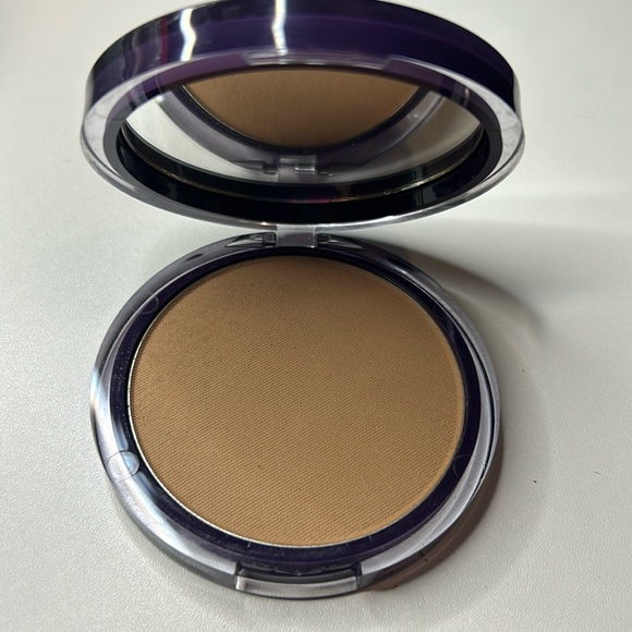 Covergirl & Olay Pressed Powder-Shade 360 Medium/Deep - Picture 1 of 2